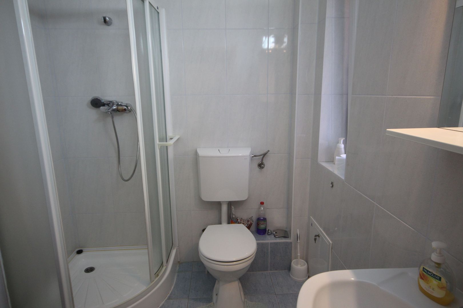 Vila spatioasa ideala pentru diferite activitati sau ptr.locuit -NEMOBILATA - Poză 18