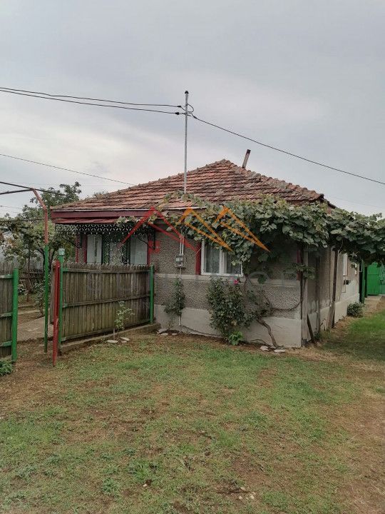 Casa rustica 3 camere, 4000 mp teren, cabana din lemn, pomi fructiferi - Poză 2