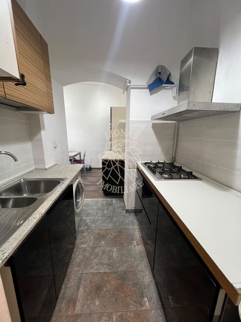 Apartament Renovat Complet 2 camere-et 1-parcare-curte comuna-Central - Poză 2