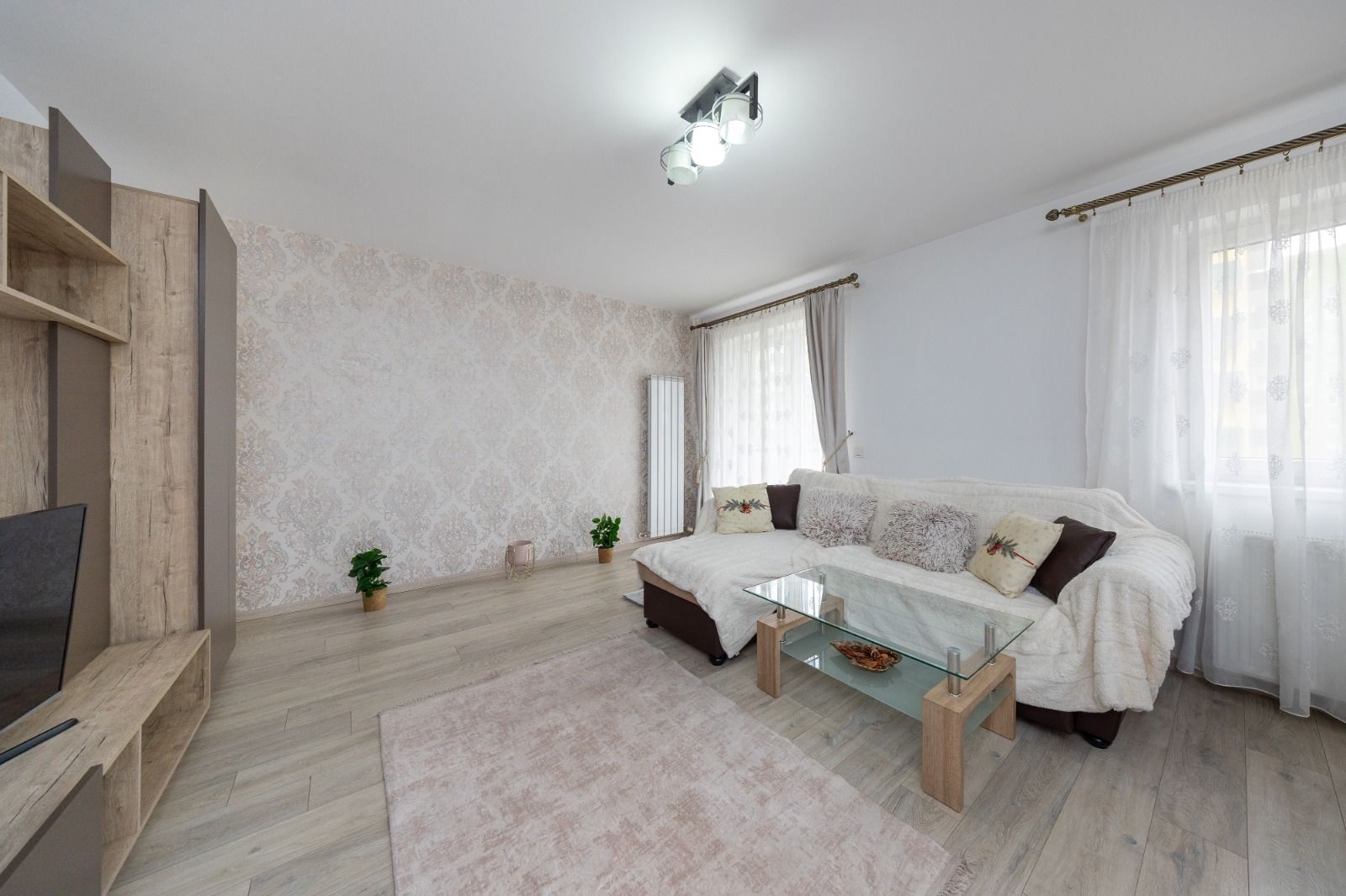 Apartament cu doua camere modern ,cu boxa in Top City - Poză 5