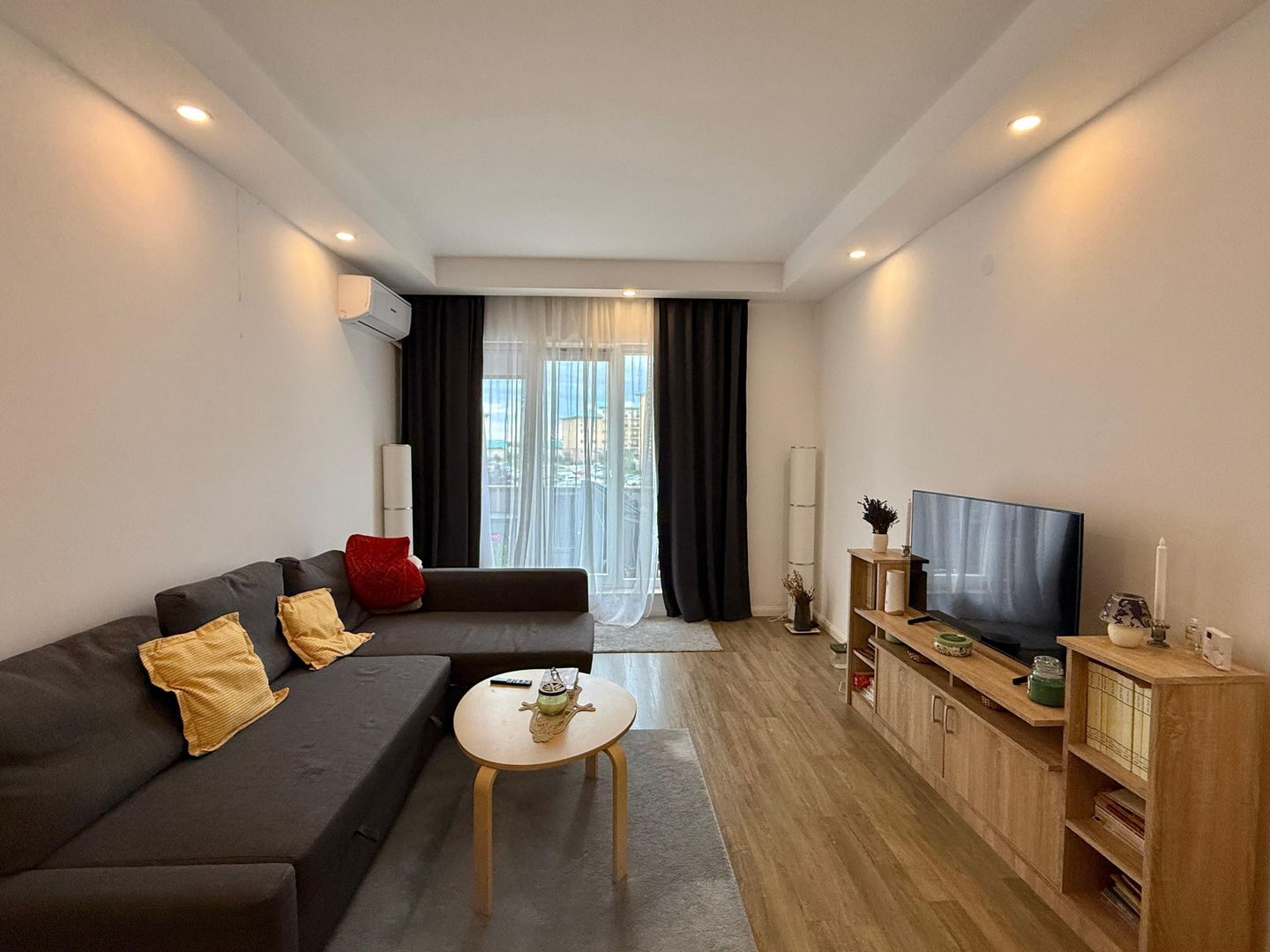 COSMOPOLIS - Apartament cu 2 camere si parcare, mobilat si utilat. - Poză 2