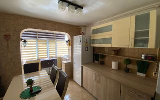 Apartament 3 camere | 70MPU | Etaj 4 | Zona Vasile Aaron - Poză 3