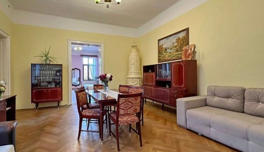 Apartament spațios în Centrul Istoric al Brașovului – zonă premium - Poză 2