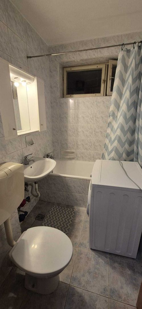 APARTAMENT 3 CAMERE SPATIOS ZONA FAVORIT - Poză 4