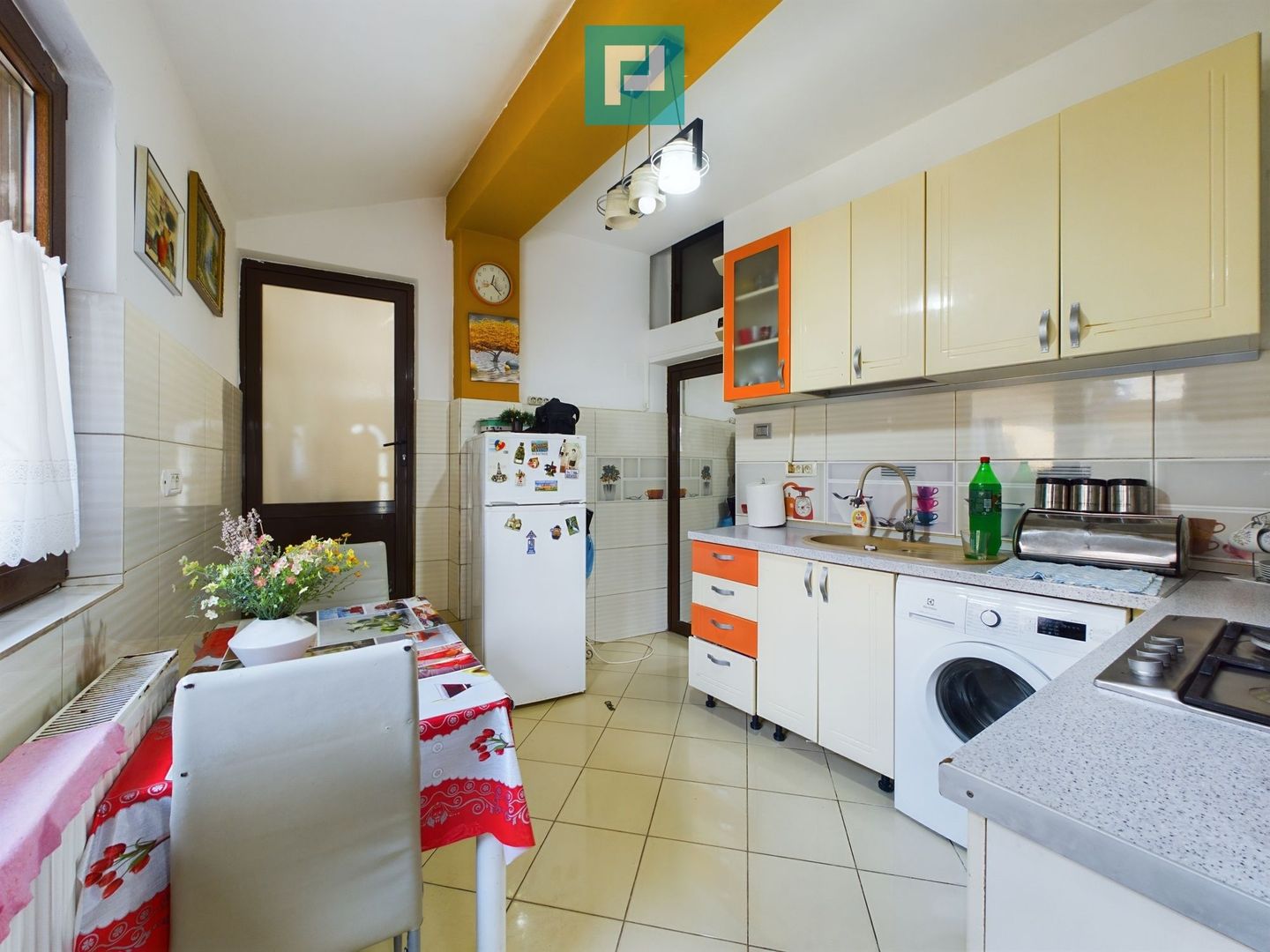 Apartament la curte comuna, Boul Roșu. - Poză 2
