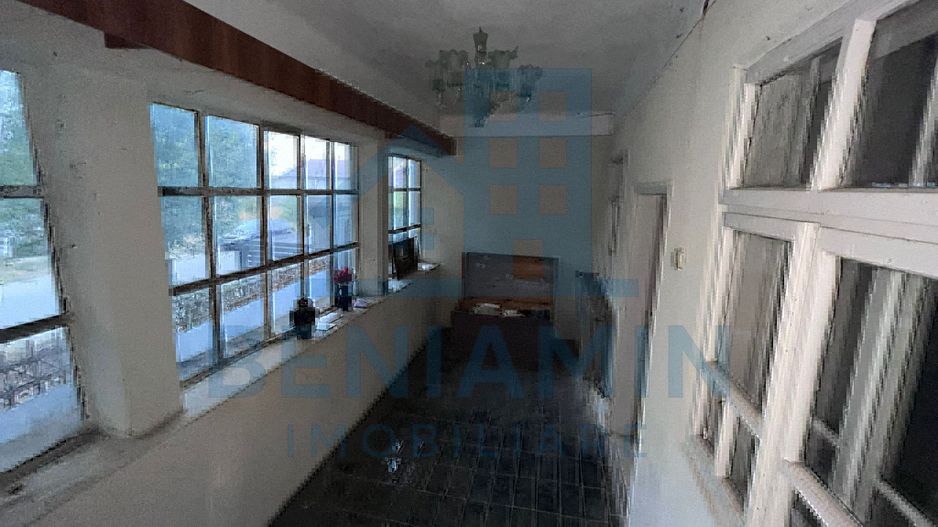 Casă cu personalitate și teren generos in Livezi, comuna Podari - Poză 7