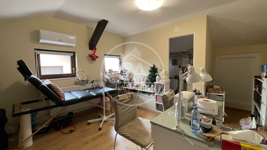 Casa de vanzare cu 3 camere tip duplex in zona Rogerius Oradea - Poză 8