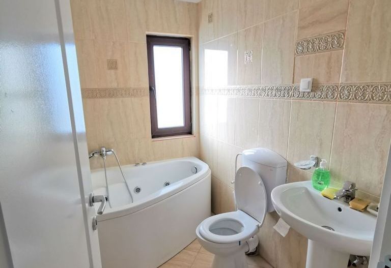 Corbeanca, inchiriez vila stil american, cu semineu si panouri solare - Poză 4