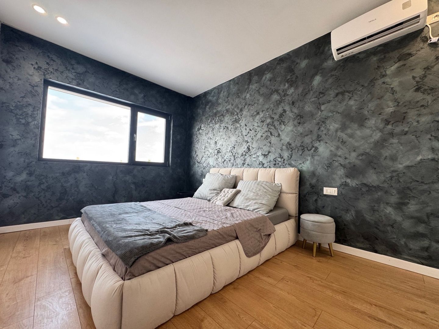 Casa pe parter Tunari, curte 330m, MOBILATE si UTILATE - Poză 9