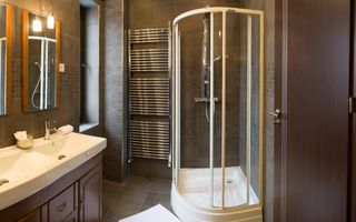 CASA DE LUX ÎN ZONA LIVEZENI - Poză 11