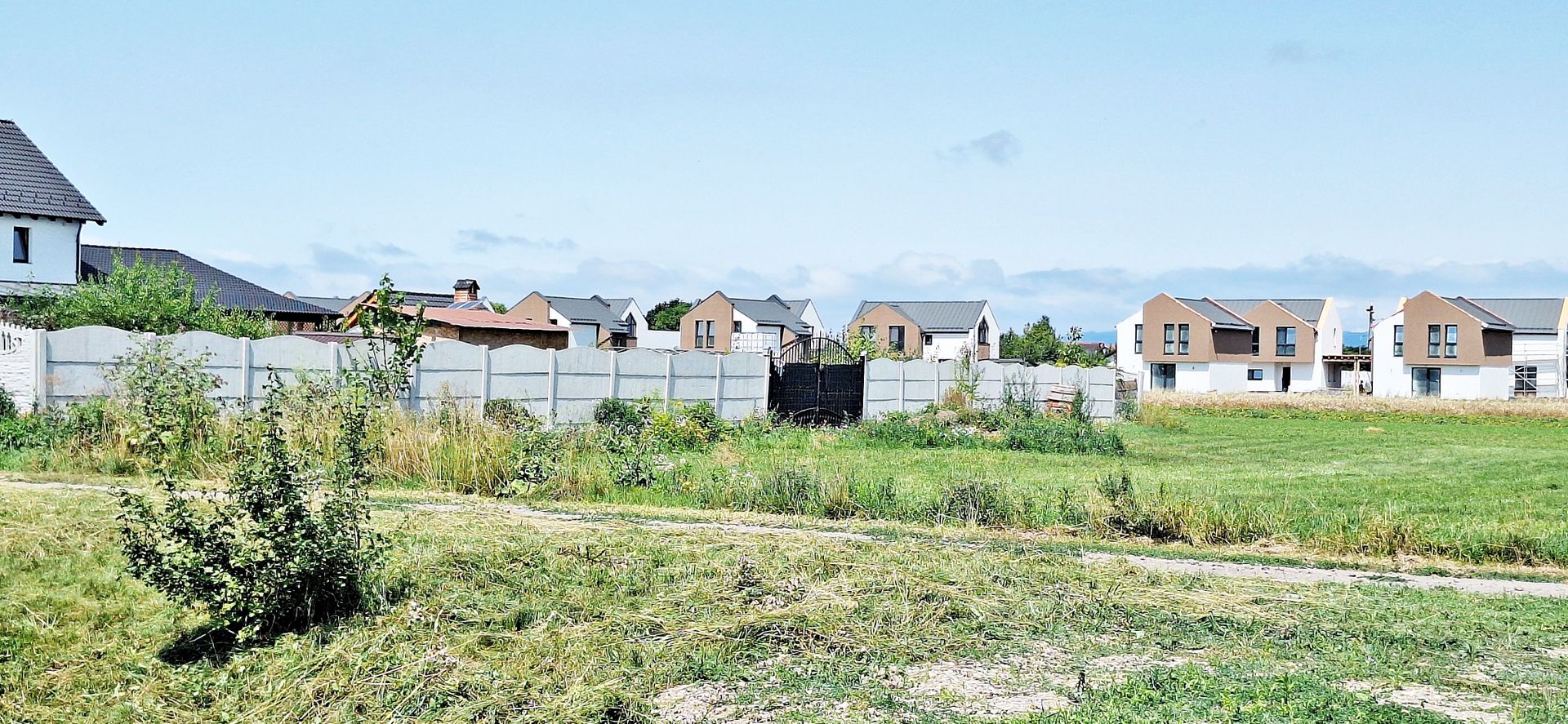 Brasov, cartier Stupini, zona de case noi, 608mp, pret 59900 euro. - Poză 2