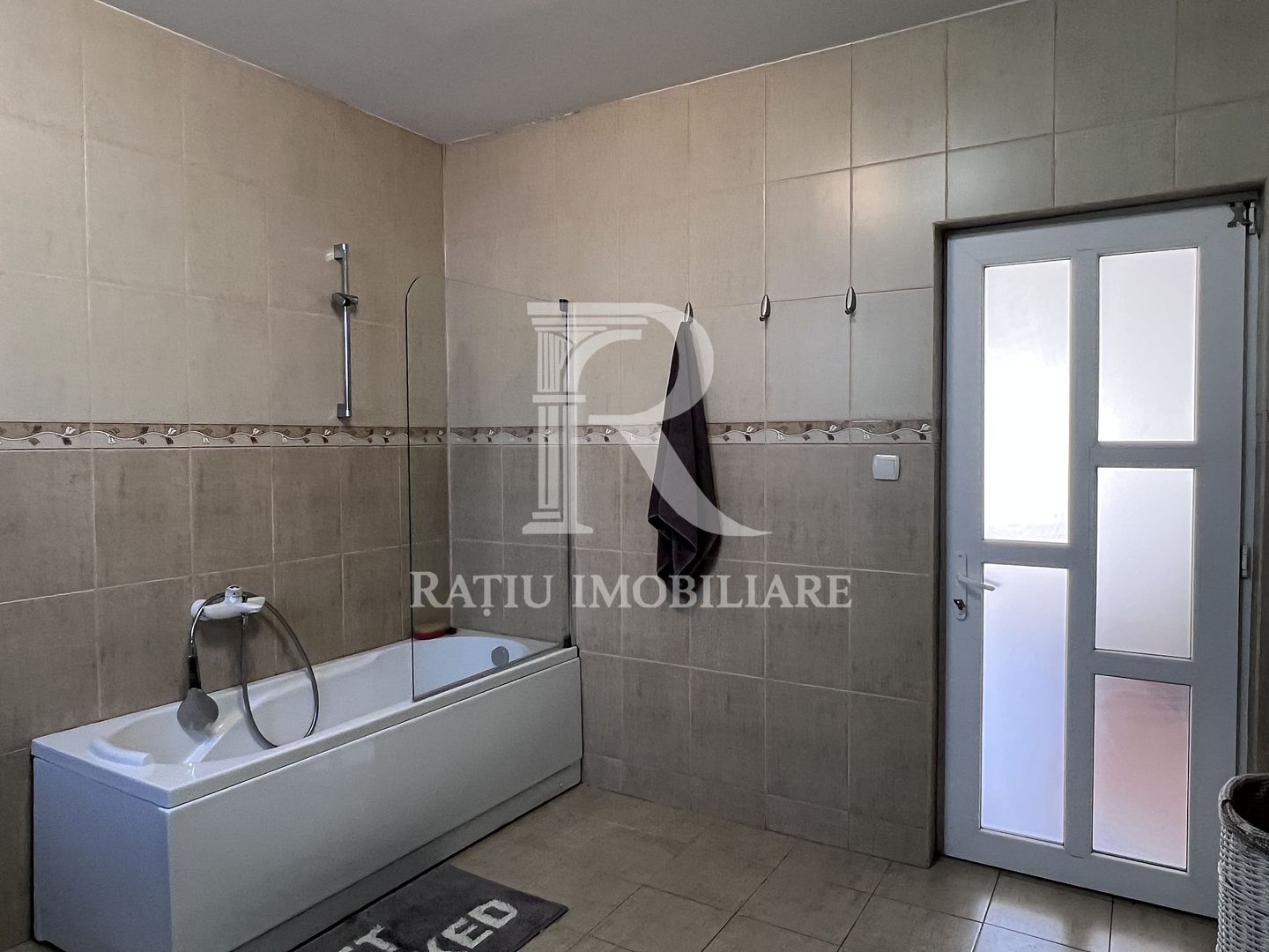 Casă 4 camere de închiriat | Saună | Piscina | Sântandrei | Bihor - Poză 15
