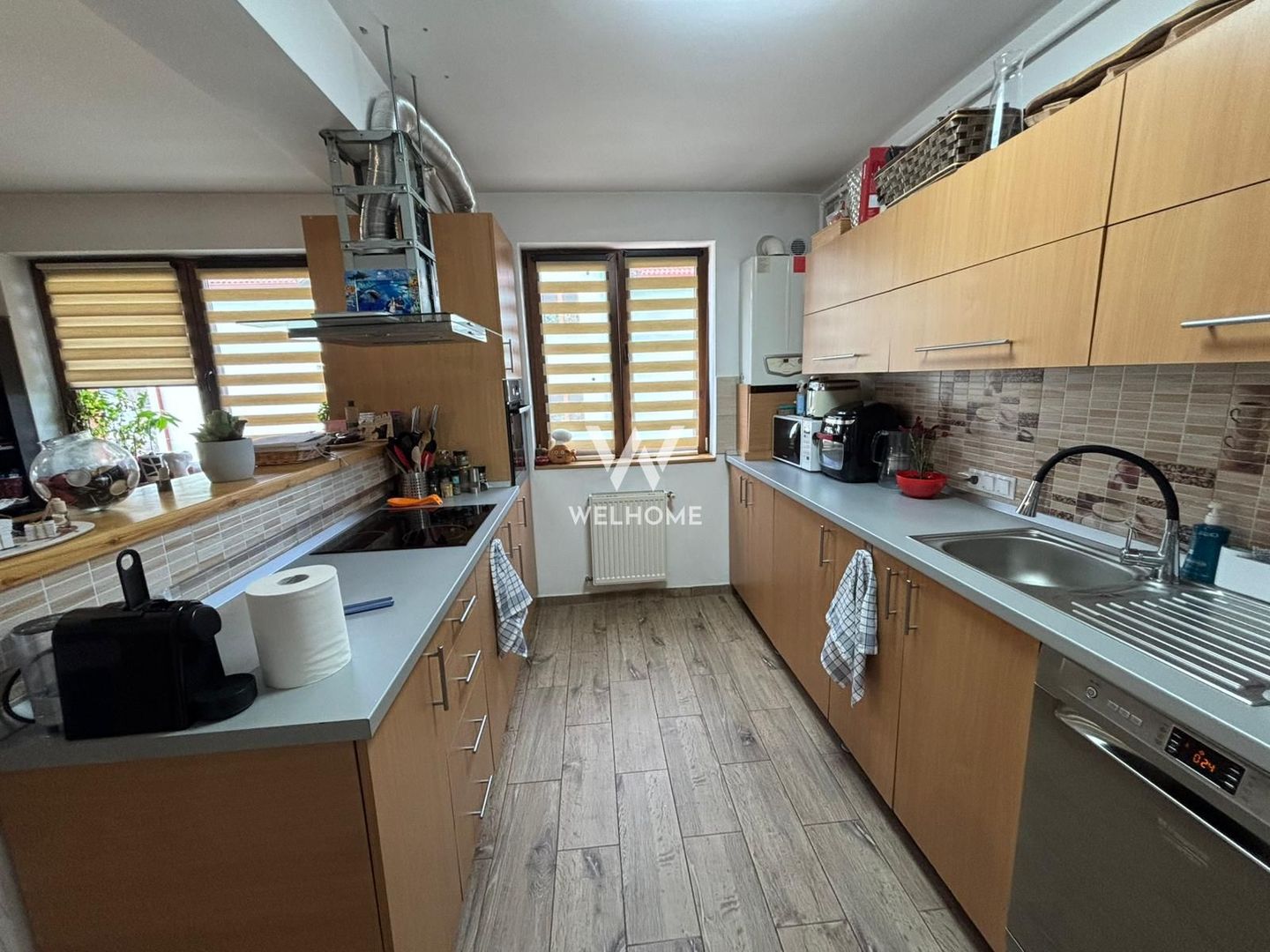 Apartament spațios cu 3 camere, 2 băi și balcoane generoase - Poză 3