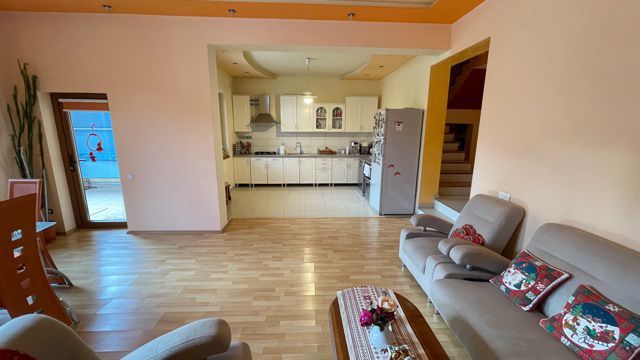 CASA IN ZONA BUCOVINA - Poză 1