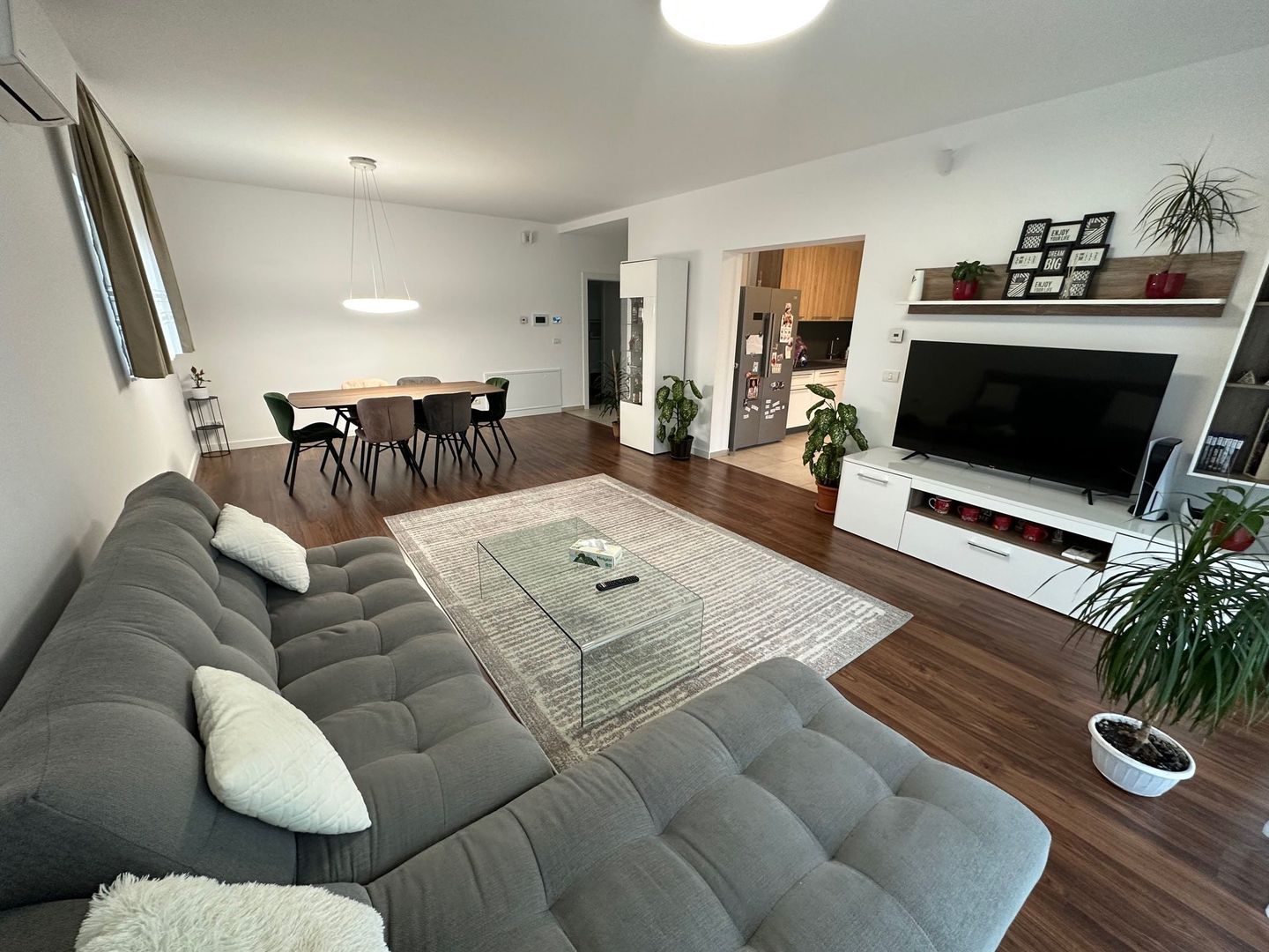 Apartament in vila cu curte  Dumbravita - Poză 2