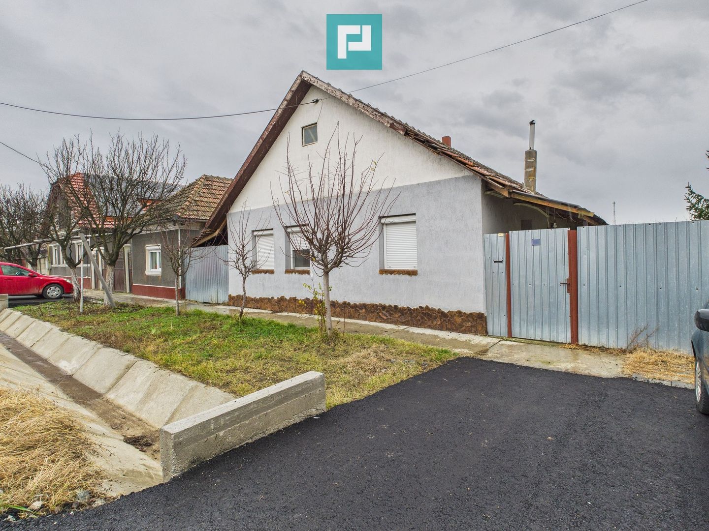 Casă cu 4 camere în Chișineu Criș - Poză 1