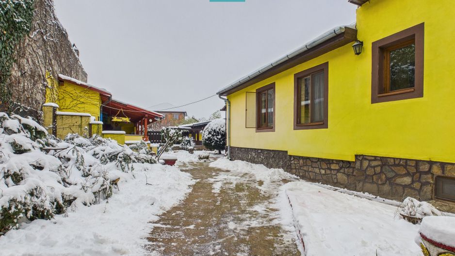 Casă cu 4 camere în zona Parneava - Poză 23