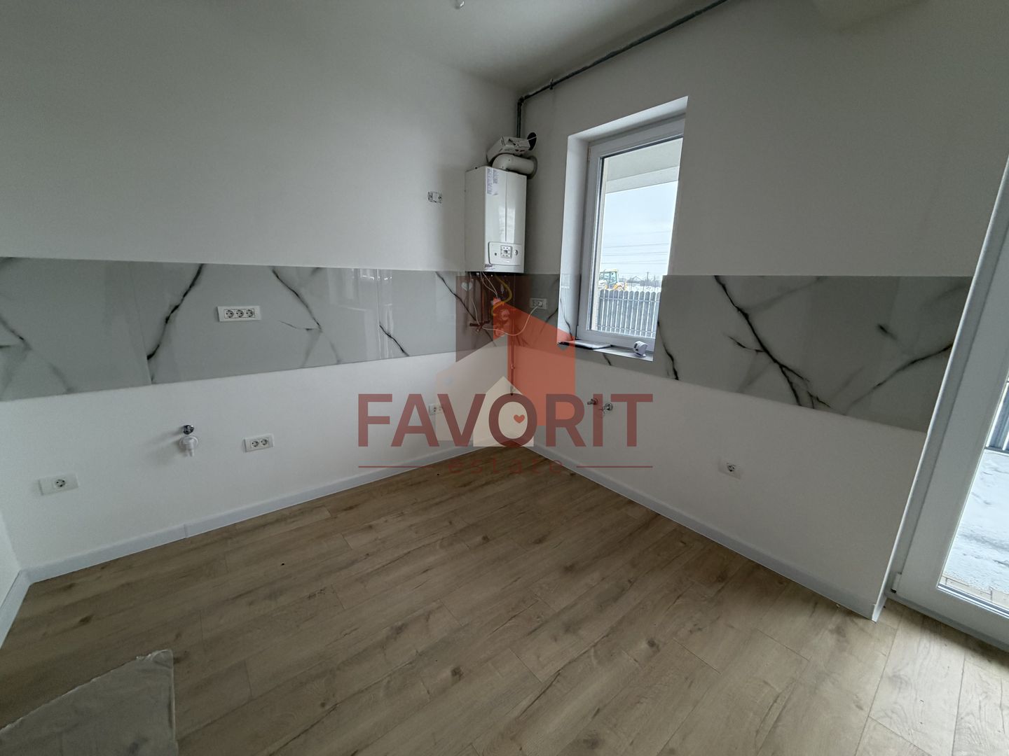 Bloc Nou. Gradina proprie de 103 mp si 2 locuri de parcare inscrise in CF. - Poză 4