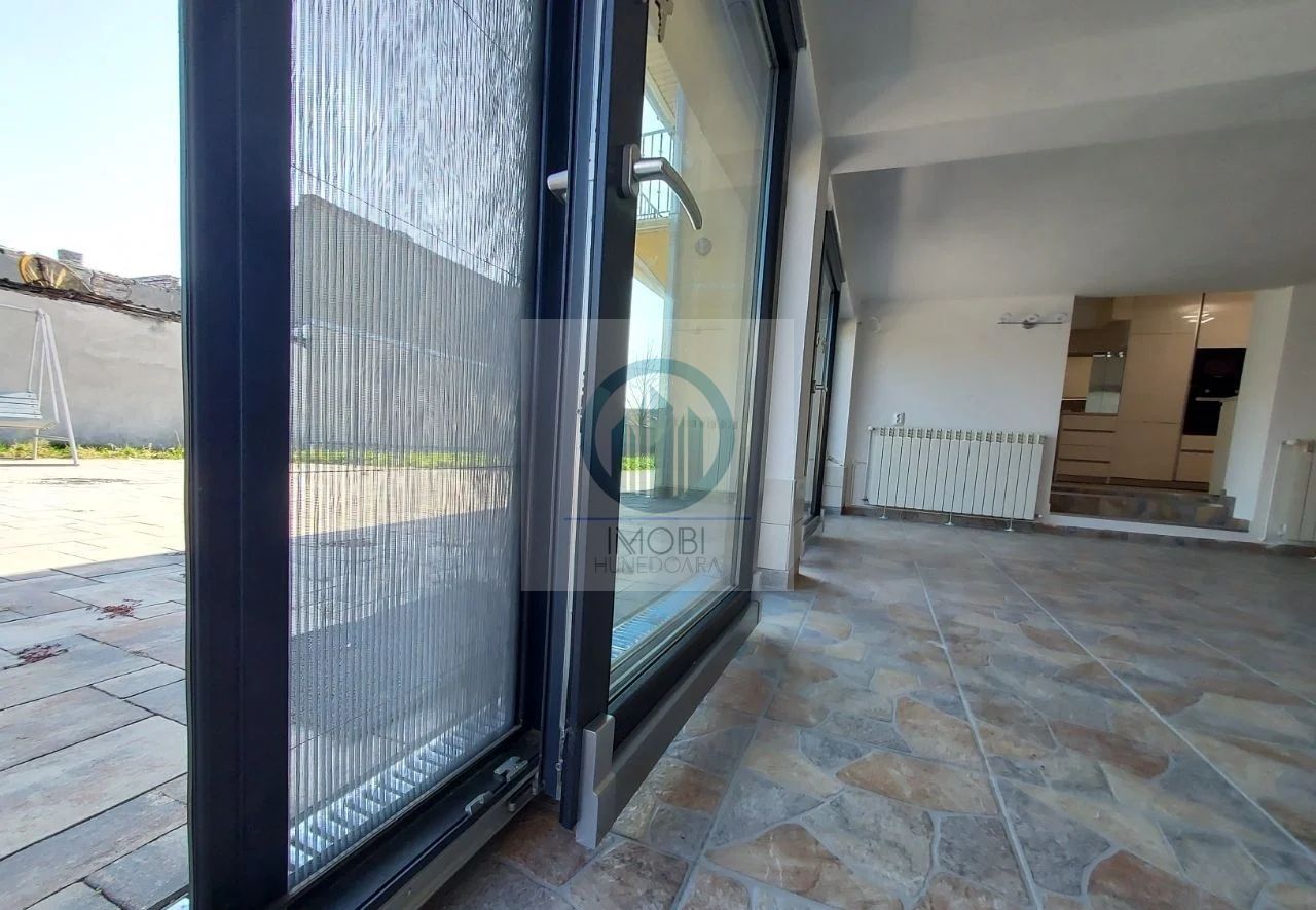 Vila deosebita în loc Simeria, zona ultracentrala - Poză 8