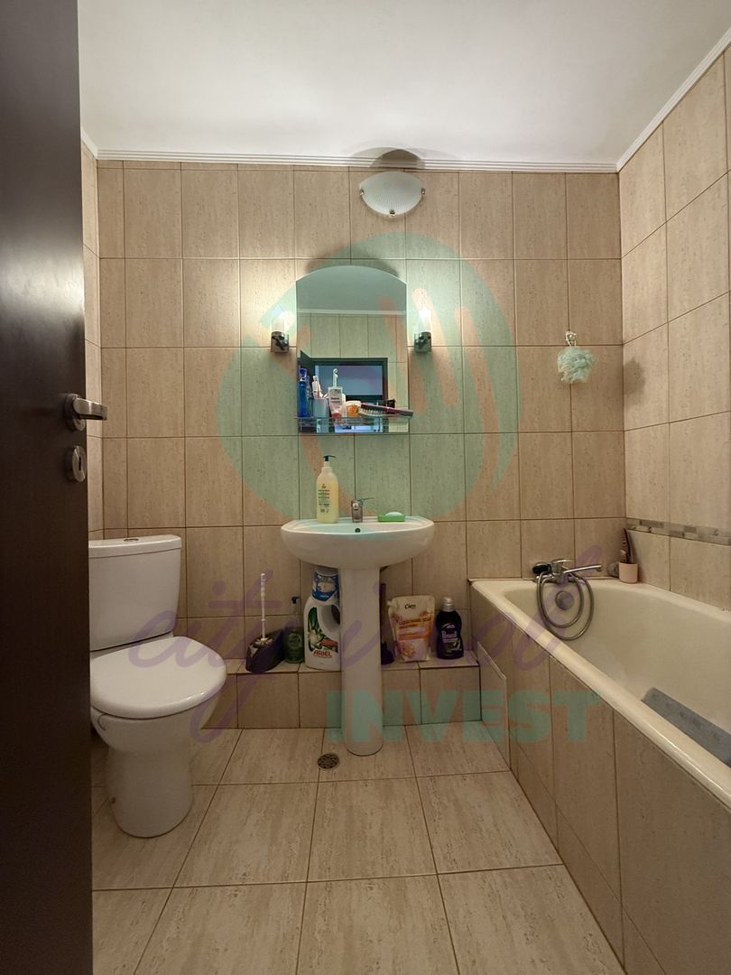 Grasoniera spatioasa la 5 minute de metrou, intr-un bloc mixt - Poză 10