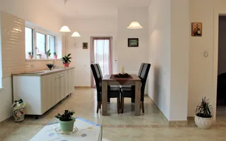 Imobil deosebit, curte spatioasa, centrala proprie, loc de parcare! - Poză 15