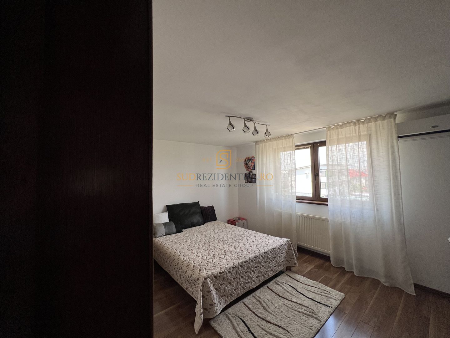 Apartament spațios 5 camere, 232 mp, mobilat și utilat modern, Popesti - Poză 11