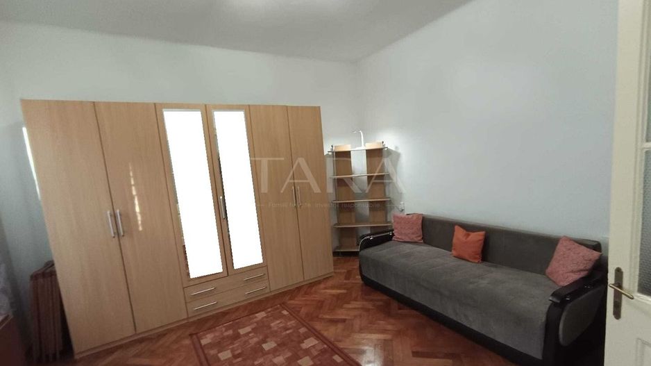 Apartament renovat, curte comună îngrijită, zona Podul Traian. - Poză 4