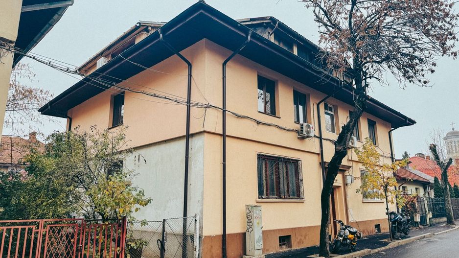 Apartament 2 camere - Domenii, etaj 2/2, centrala noua, curte, boxă, pod. - Poză 26