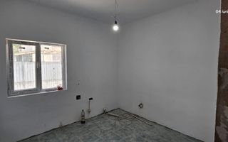 Vând apartament cu o camera, la  casa + baie proprie - zona centrala - Poză 5