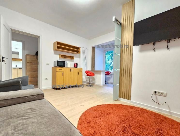Decomandat 2 Camere Renovat Loc de Parcare Aparatorii Patriei - Poză 1