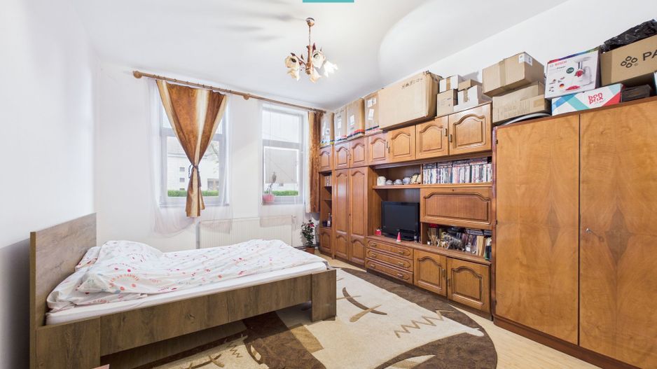 Casa cu 6 camere in Parneava - Poză 2