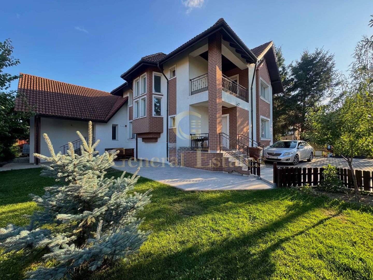 Vânzare Casă  D+P+E - 230 m.p. - Bucium - Poză 1