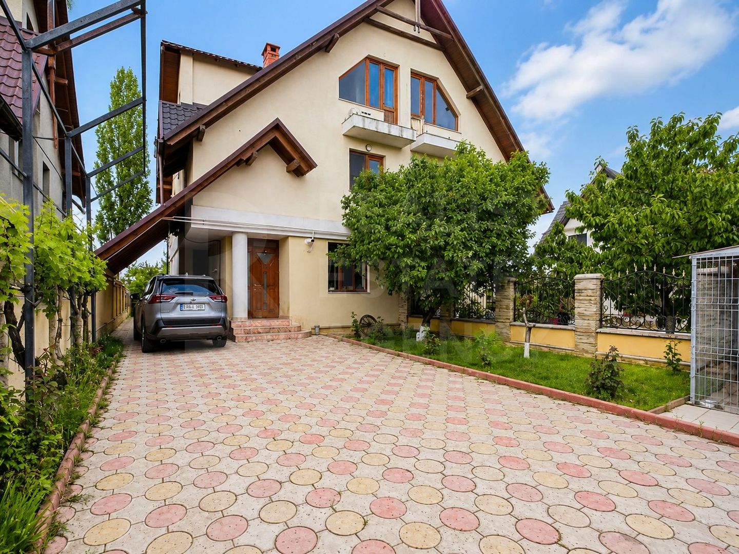 Vânzare, duplex, 5 camere, str. Cişmele. Telecentru - Poză 1
