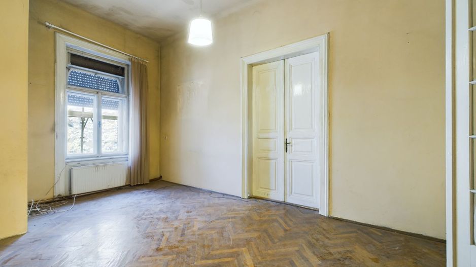 Apartament generos în zonă centrală cu clădiri istorice! - Poză 1