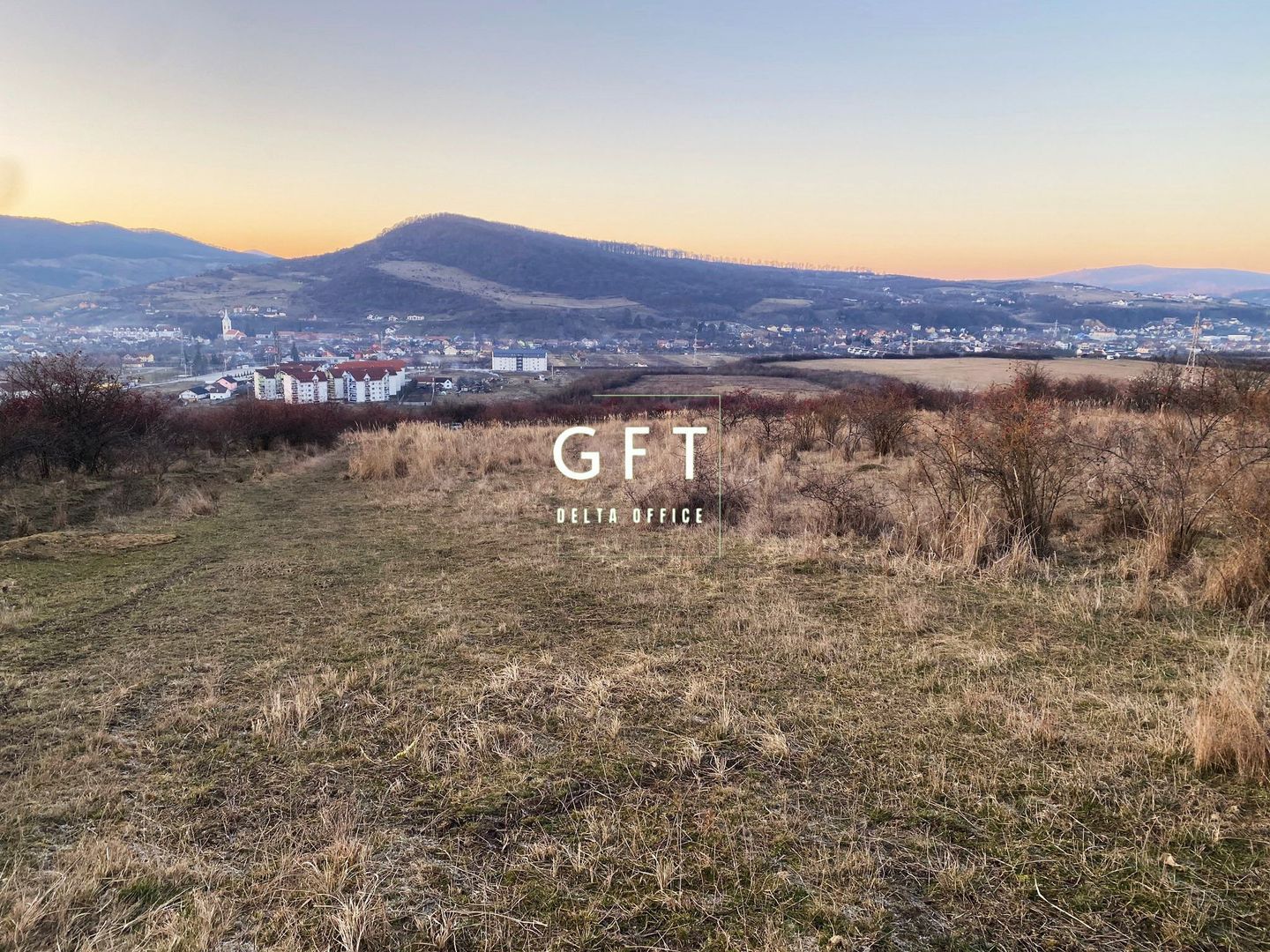 Teren 1800 mp-ideal investitie-panoramic-Zona Cighir Exclusiv - Poză 2