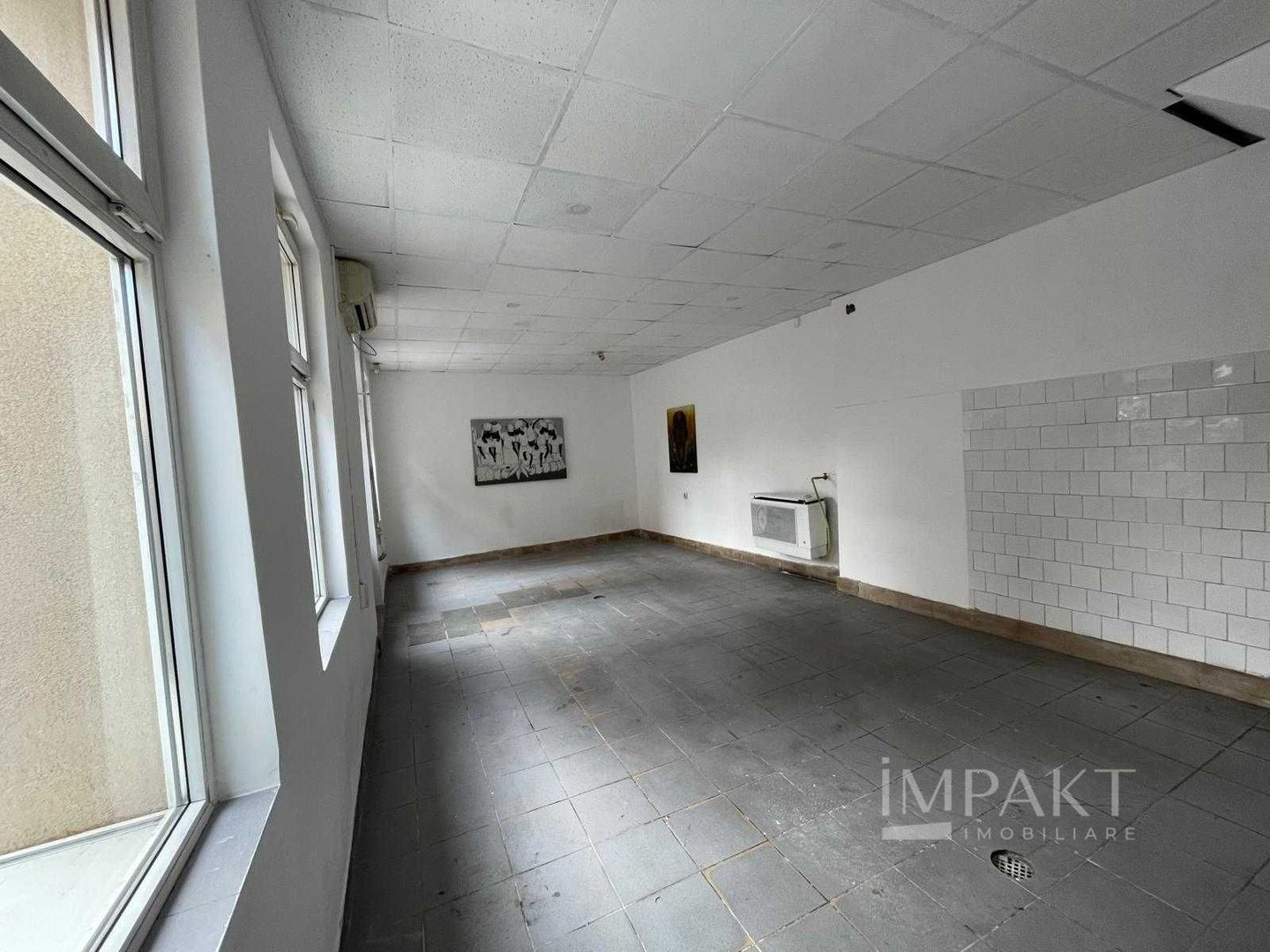 De închiriat spatiu comercial , zona centrala 80 m2 - Poză 2