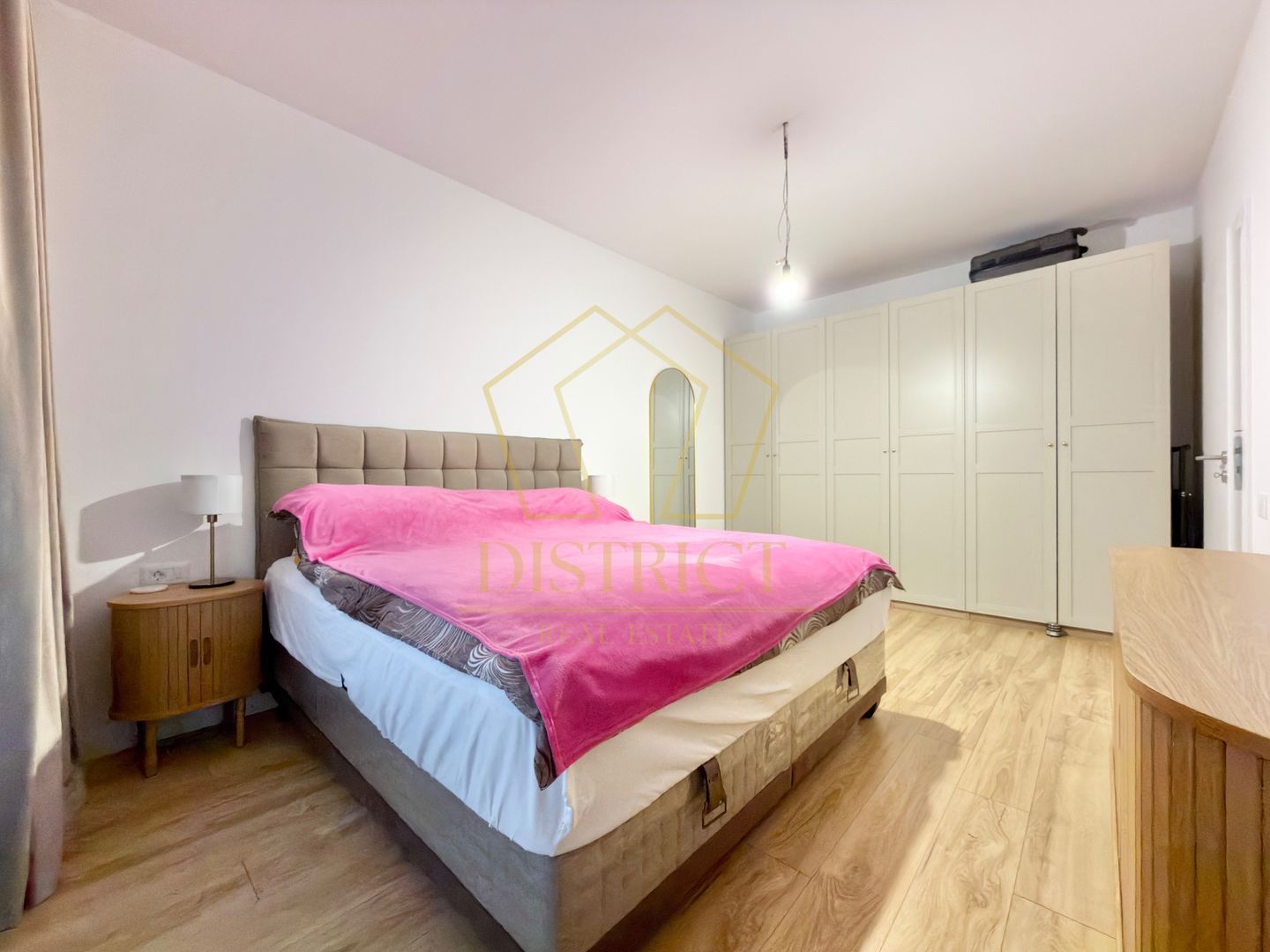 Apartament cu 2 camere decomandat 64 mp utili, lift in Giroc zona Planetelor. - Poză 2