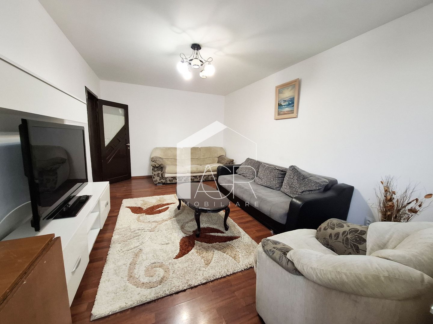 Apartament cu 3 camere, decomandat, zona Republicii - Poză 3