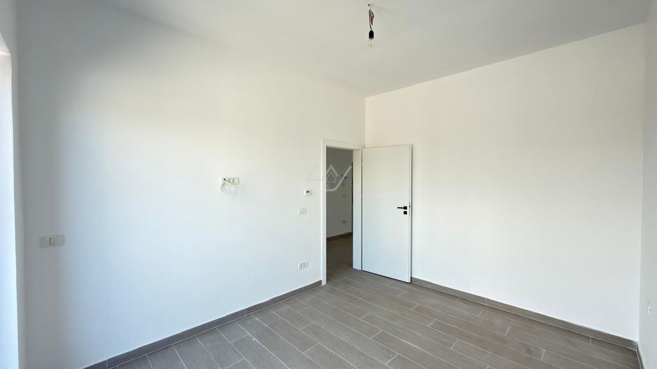 Etaj intermediar. Finisaje calitative. Loc de parcare. - Poză 5