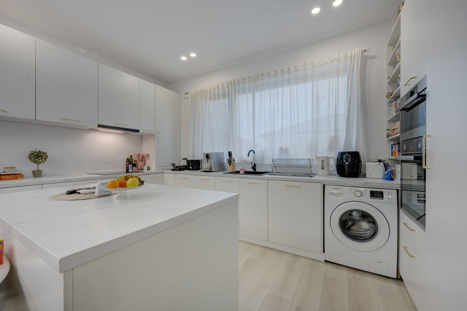 Vila parter mobilata si utilata Tunari - Poză 5