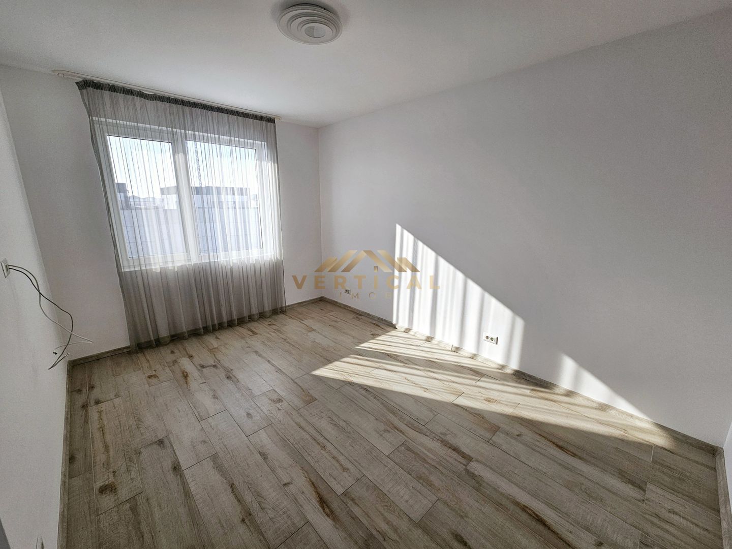 Casa de închiriat cu pompa de caldura si panouri - comuna Berceni - Poză 15