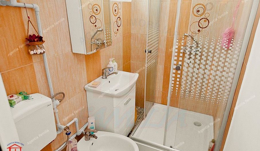 52500 Euro negociabil, trei camere renovat, mobilat si utilat, Micro 2 - Poză 14