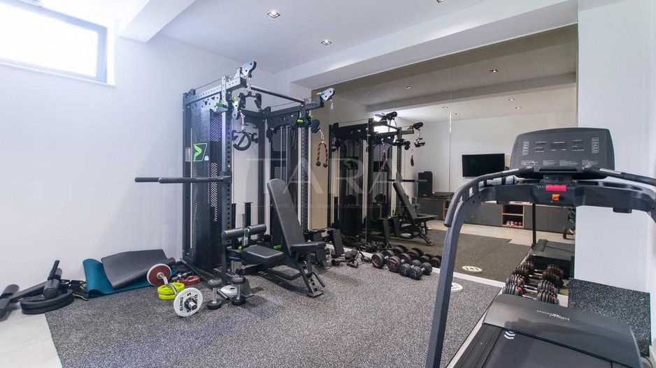 Vilă elegantă într-un cadru privat, cu vedere de excepție - Poză 7