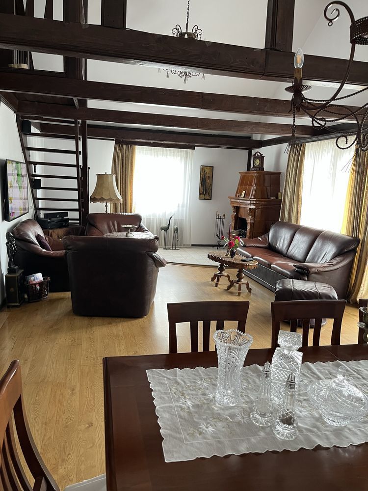 Vilă zona centrală la 750 m de UMF și de Tg. Cucu - Poză 1