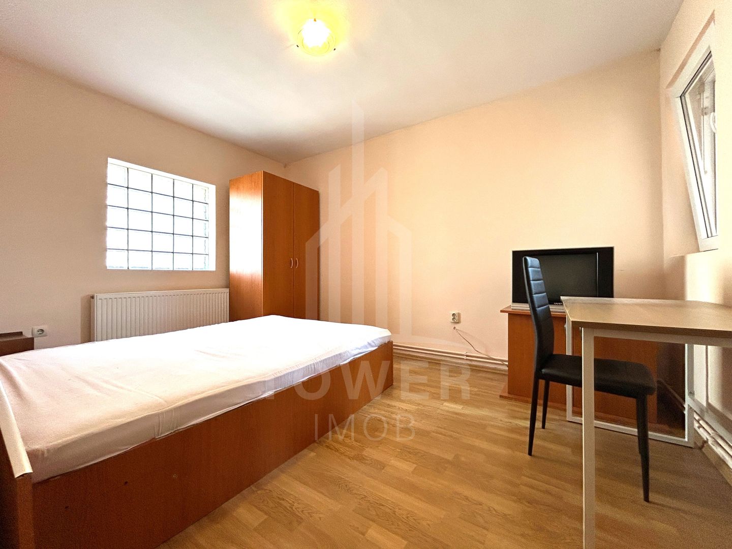Apartament cu 3 camere, 2 băi și loc de parcare în curte – Turnișor - Poză 4