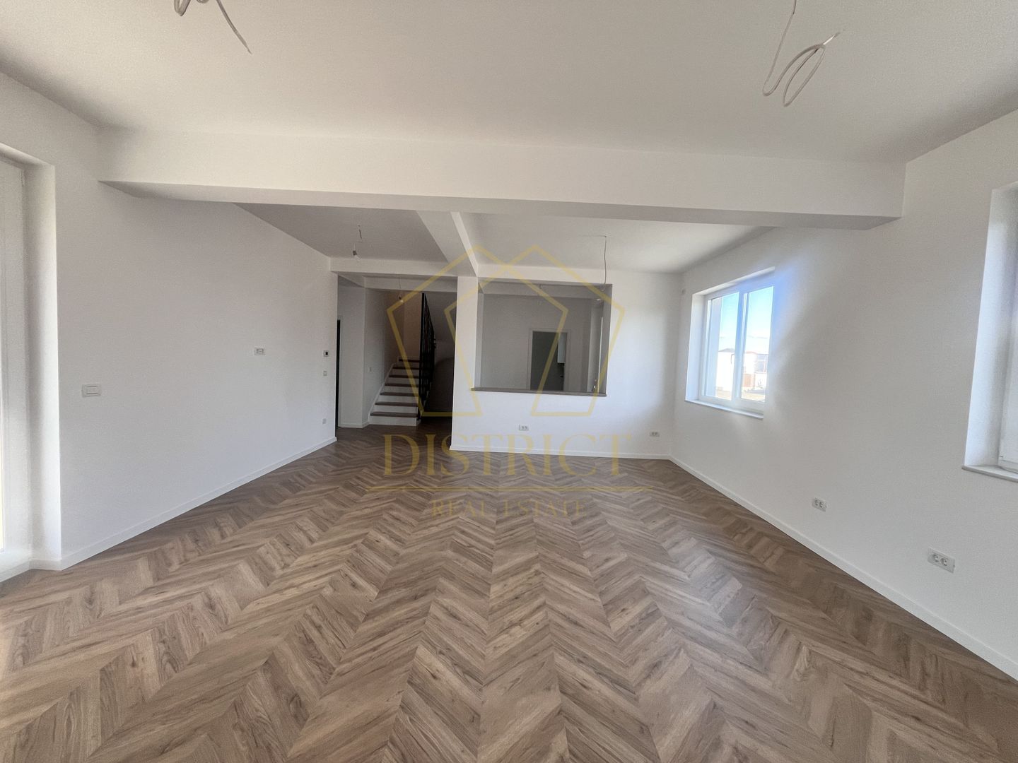 Duplex modern cu 5 camere si curte amenajata I Dumbravita - Poză 1
