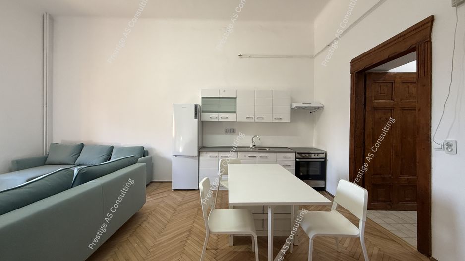 Apartament Patrimonial 150 mp | Balcon cu vedere directa spre Piata Victoriei - Poză 2