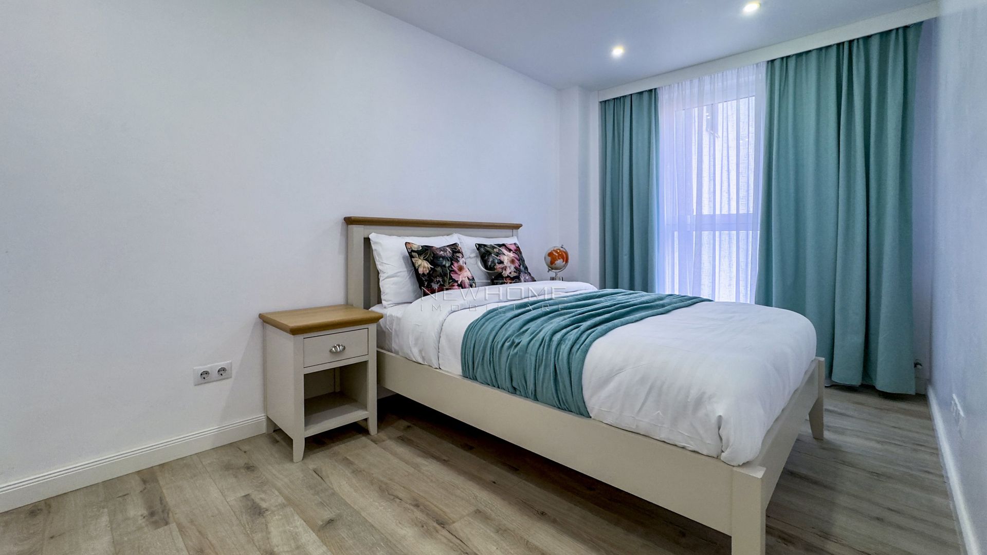 Apartament cu 3 camere de închiriat în zona Centrală - Poză 10