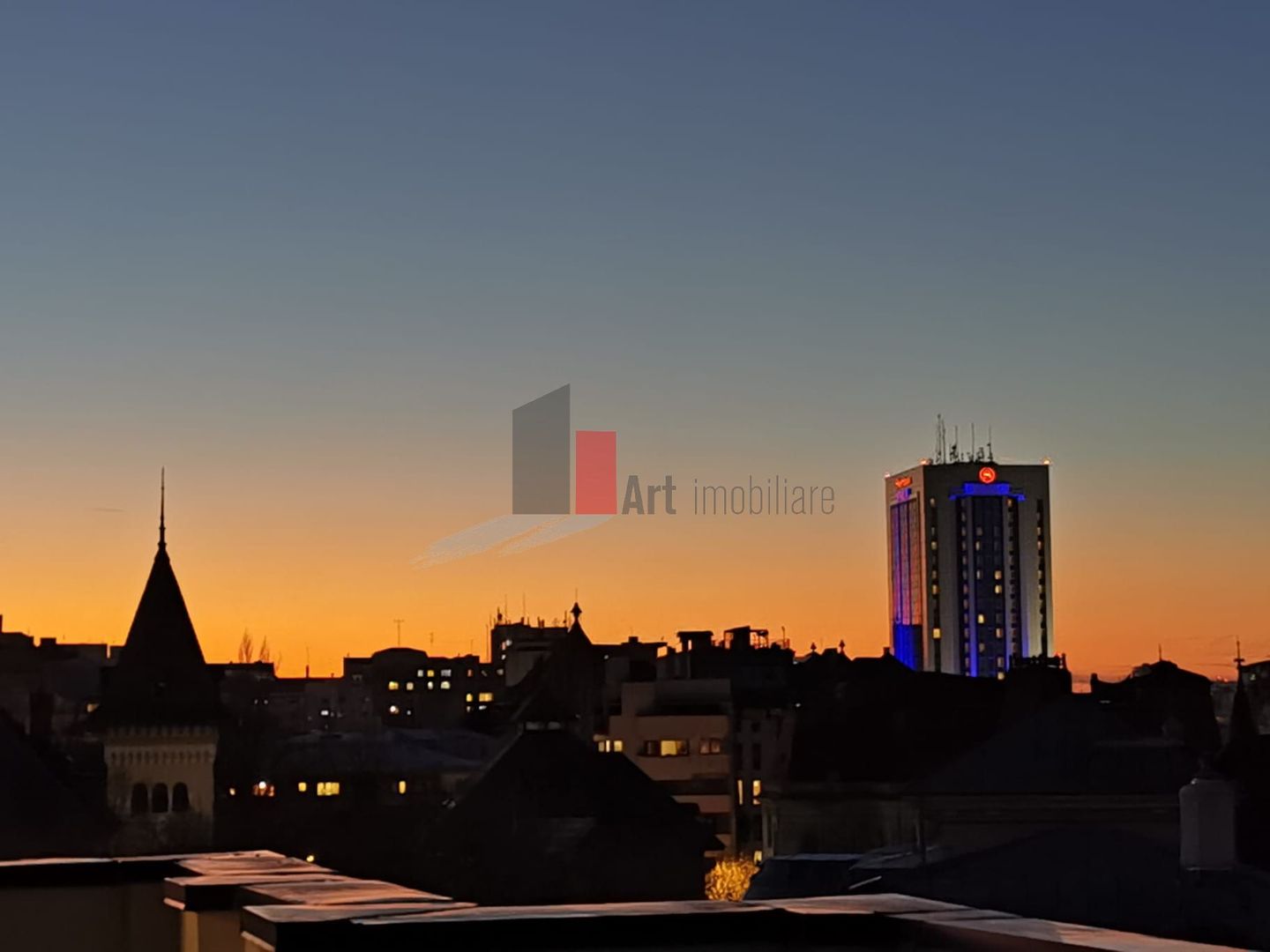 Apartamentul "COBERTURA",  PENTHOUSE "PIATA SPANIEI", TERASA 63 mp, CONSOLIDAT - Poză 3