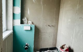 Duplex nou cu 5 camere despartit prin garaj - Dumbravita - Poză 9